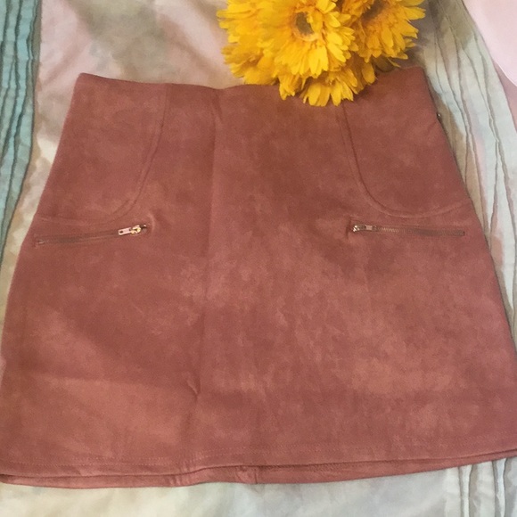 🎉HOST PICK🎉STUNNING LINED DUSTY PINK SUEDE SKIRT - Picture 8 of 8